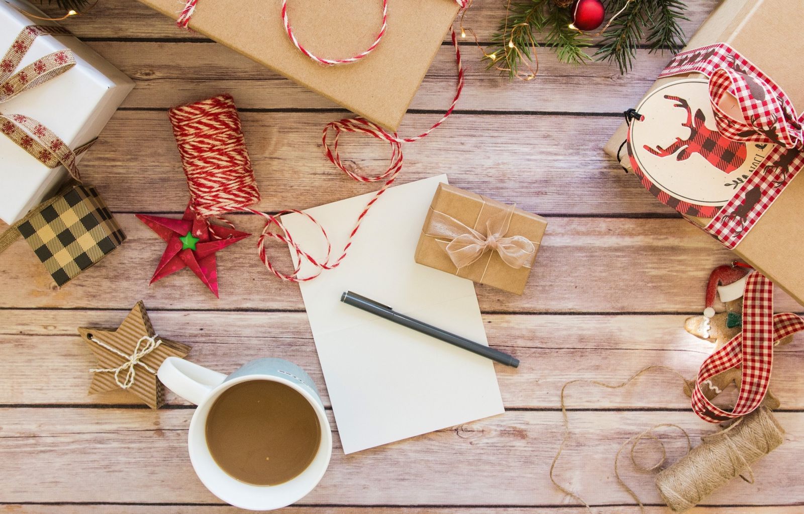 Khi gửi quà kèm thiệp viết tay chắc chắn vợ sẽ thấu hiểu tình cảm của bạn  Khi gửi quà kèm thiệp viết tay chắc chắn vợ sẽ thấu hiểu tình cảm của bạn